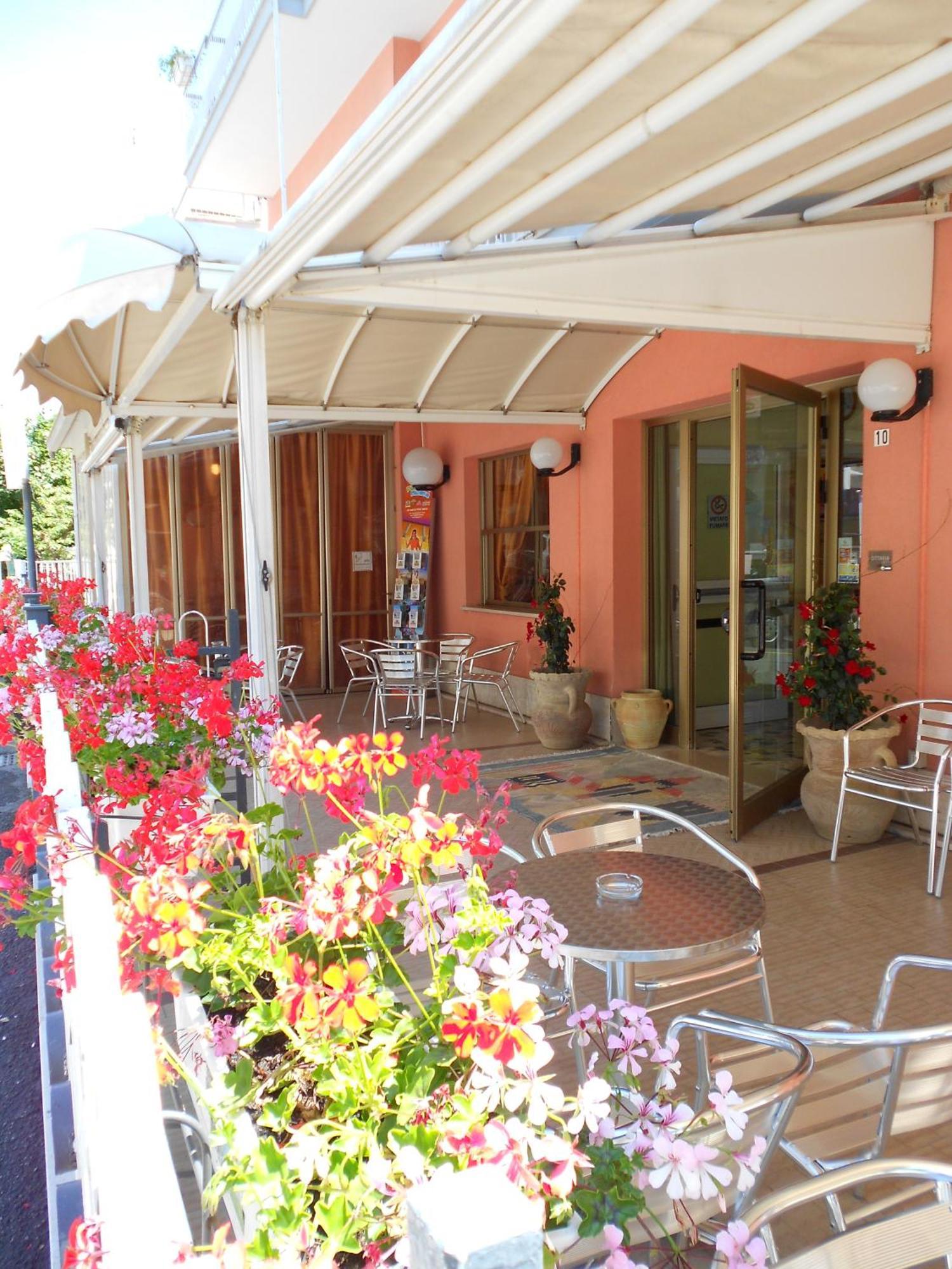 Hotel Ottavia Римини Экстерьер фото