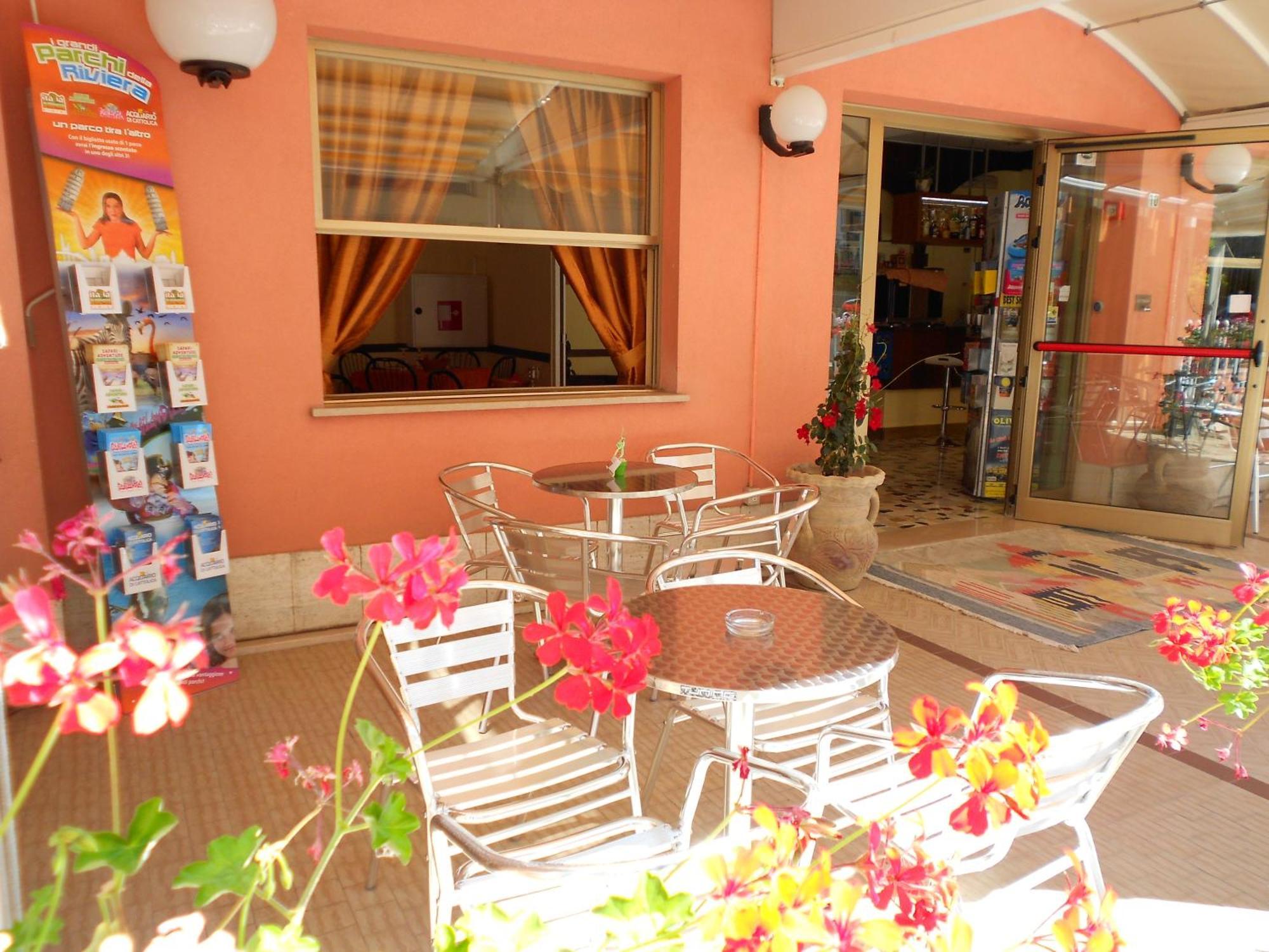 Hotel Ottavia Римини Экстерьер фото
