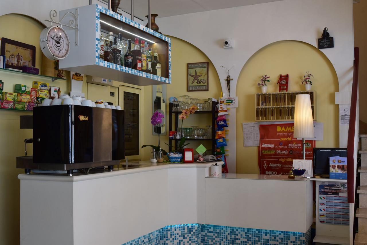 Hotel Ottavia Римини Экстерьер фото