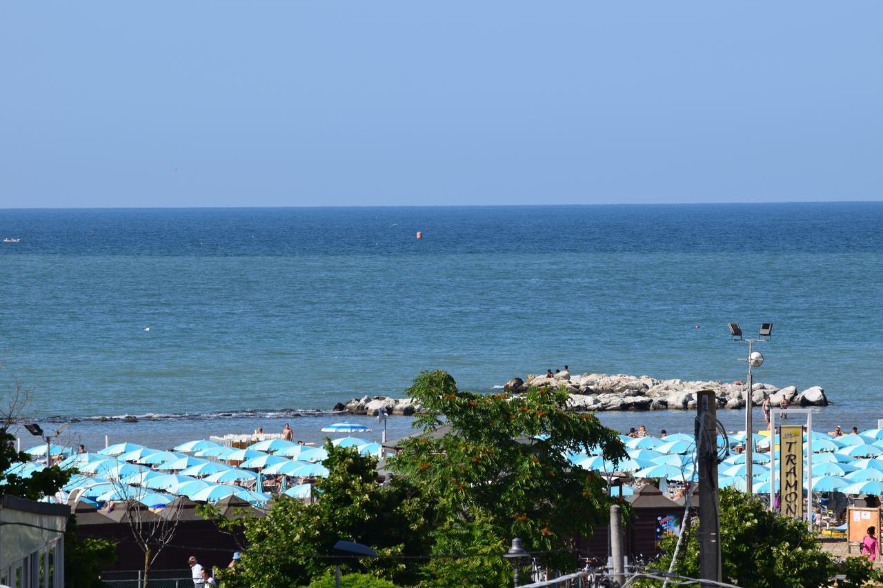 Hotel Ottavia Римини Экстерьер фото