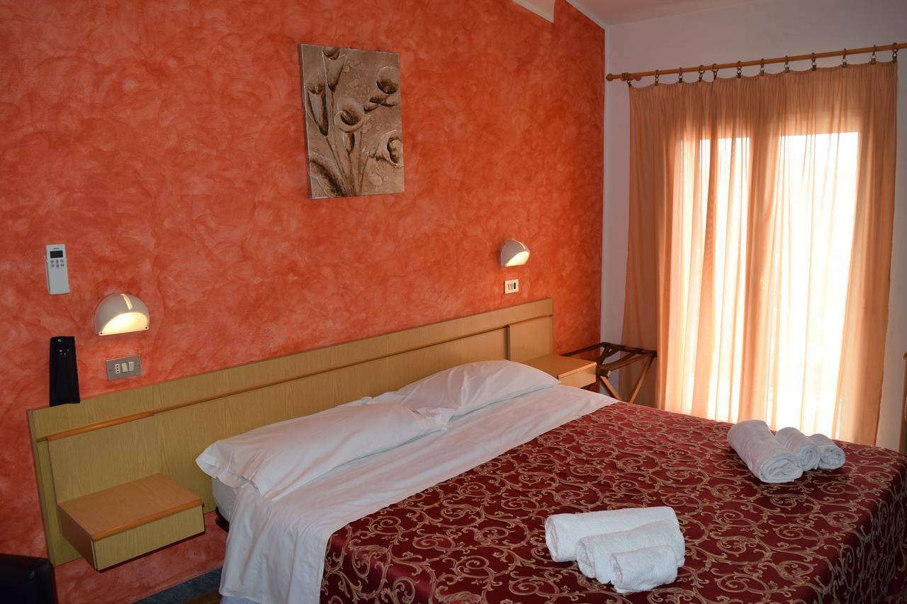 Hotel Ottavia Римини Экстерьер фото